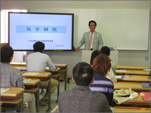 九州国際大学で初の講義を行いました