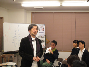 NPO法人東京自由大学で「川端康成」論を講義する吉増剛造さん