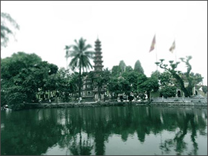 湖の中の鎮国古寺