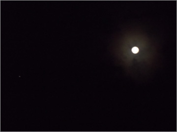 天川で見上げた中秋の名月（撮影：一条真也）