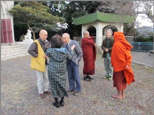 ミャンマー僧らと歓談